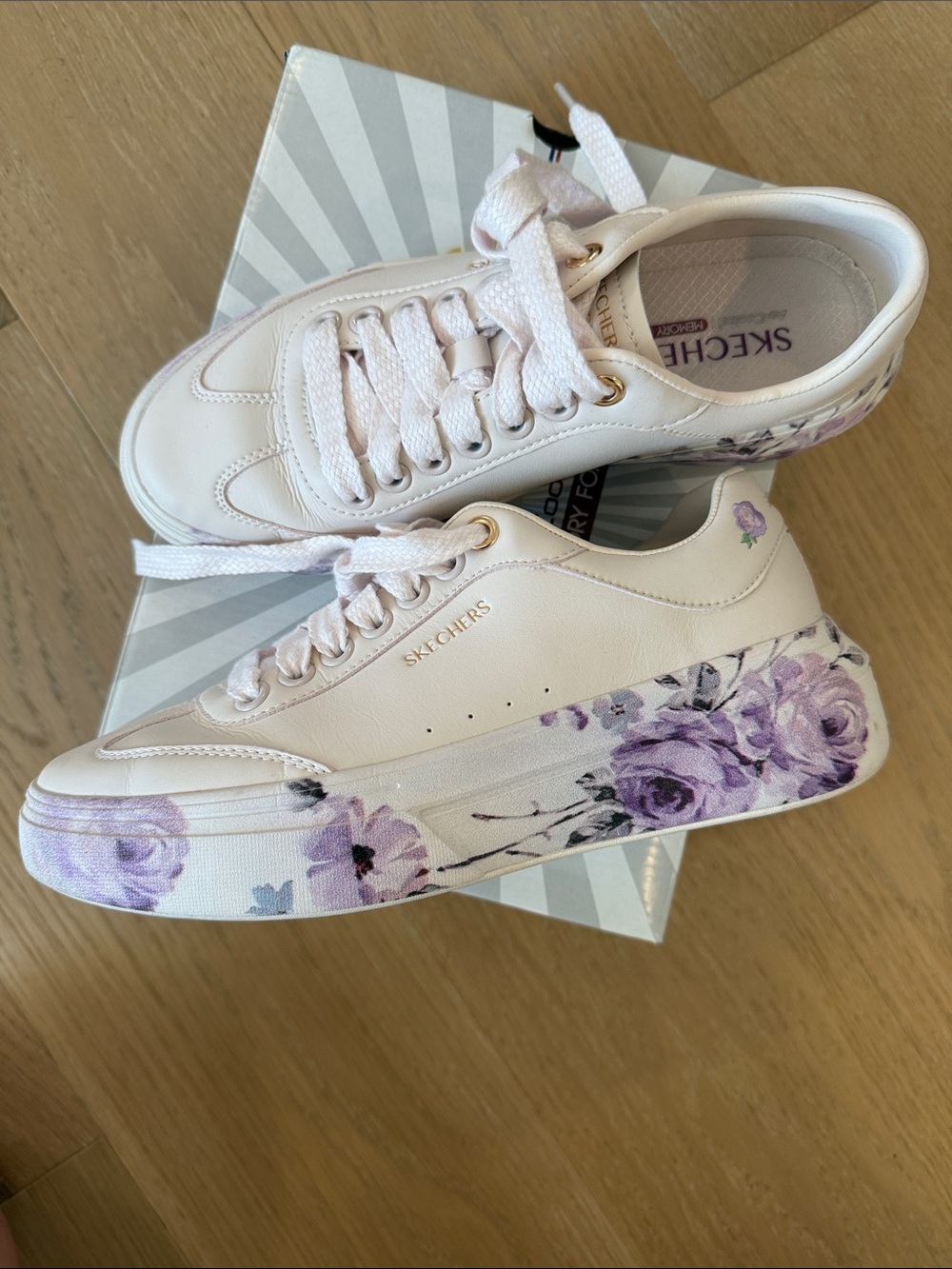 Skechers White Womens Cordova Sneakers with Lavender Flowers on Sides size 7.5 - Picture 10 of 10